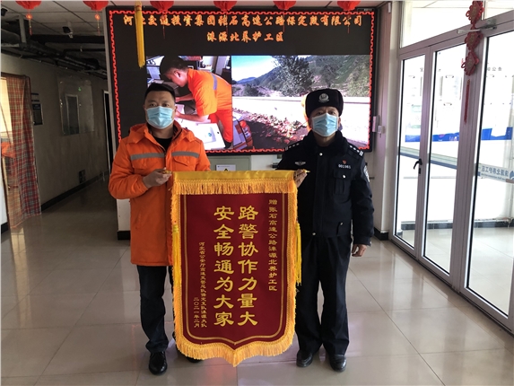 高速交警.jpg