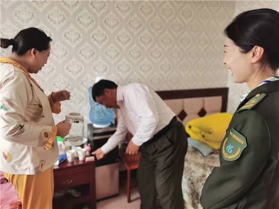 慰问王亚丽.jpg