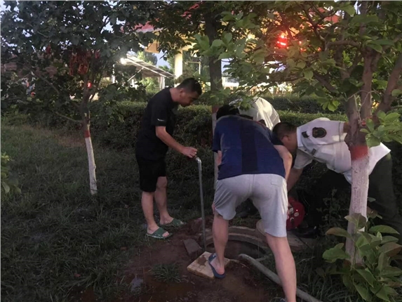 修补漏水点.jpg 修补漏水点.jpg