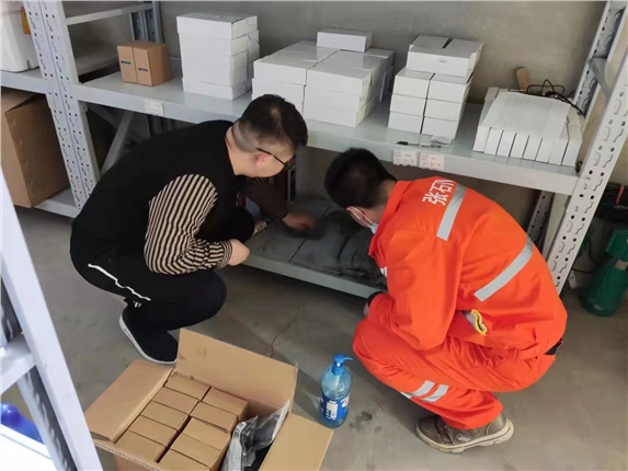 清理库房.jpg