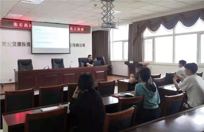 张石高速公路公司安全管理部为新入职员工开展入职安全生产培训.jpg