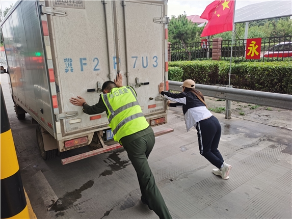 推车2.jpg 推车2.jpg