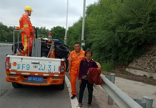 助人为乐 情暖人间1.jpg