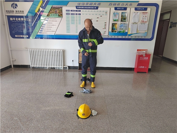 应急装备2.jpg