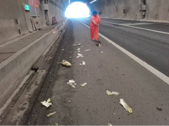 快速清理隧道洒落杂物 消除道路安全隐患.png 快速清理隧道洒落杂物 消除道路安全隐患.png